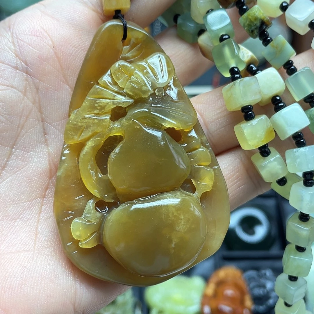 蛇纹石玉未镶嵌颈饰