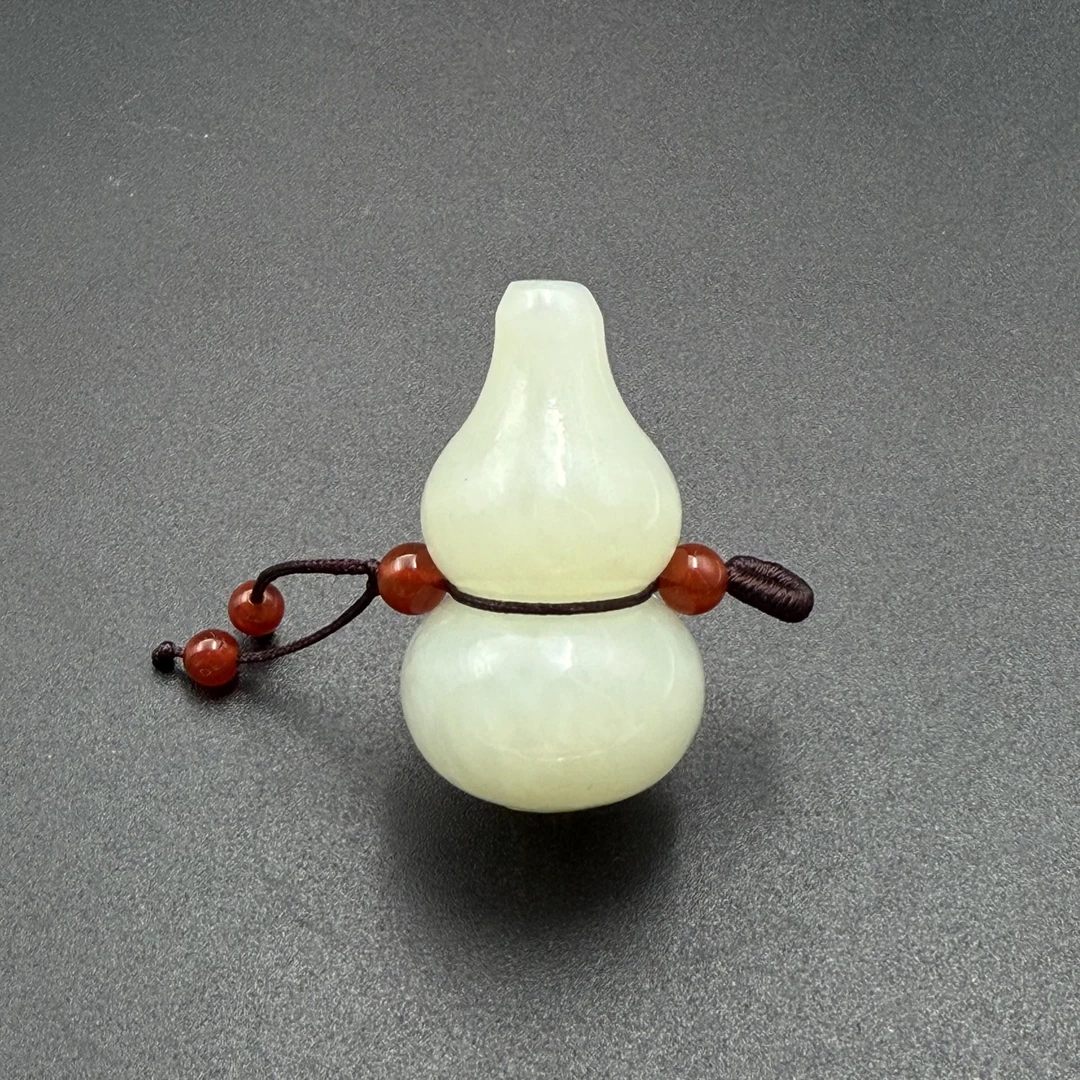 LOT.21/20世纪和田玉葫芦雕件/Q540258