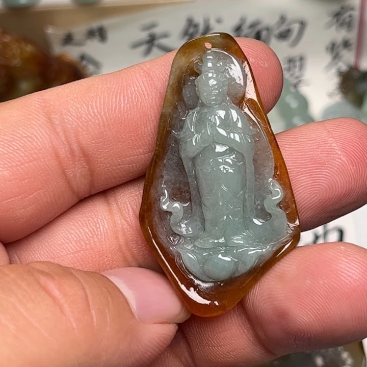 翡翠未镶嵌颈饰观音