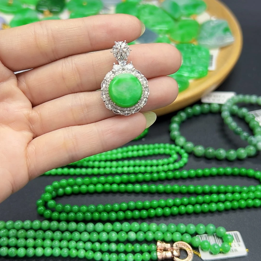 翡翠颈饰未镶嵌天然缅料A货一件