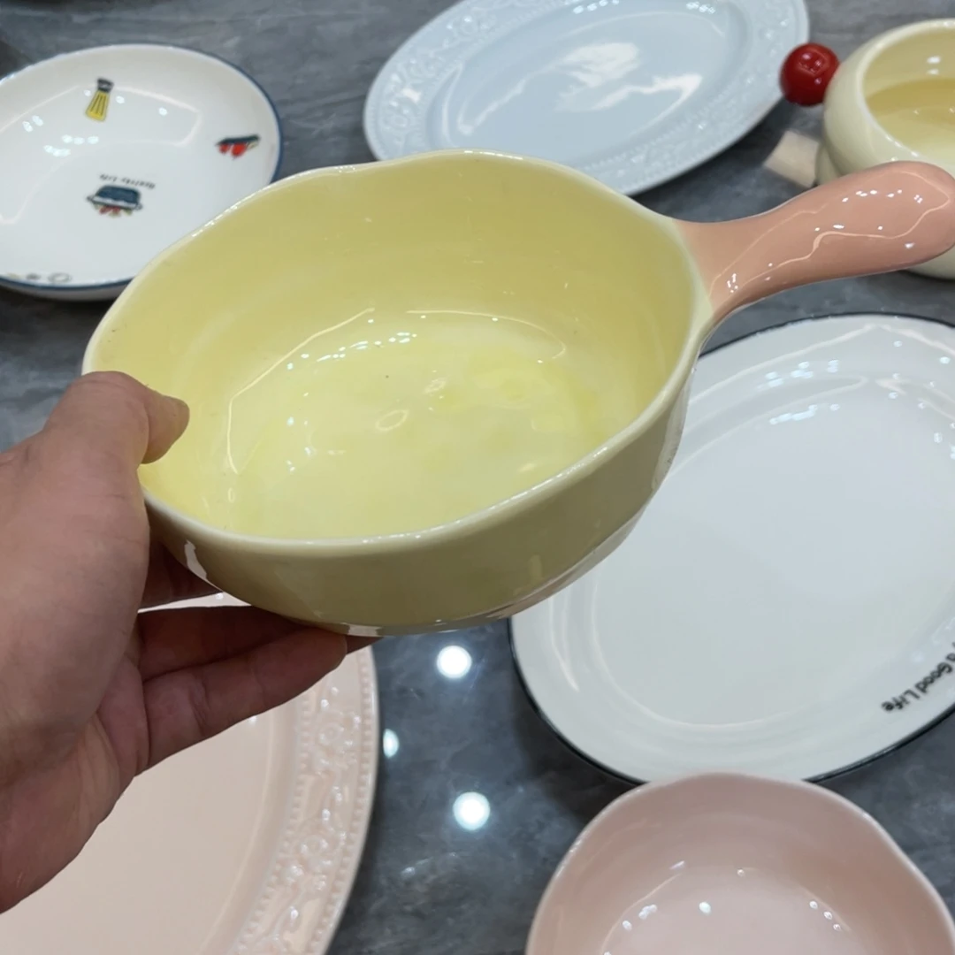 陶瓷微瑕餐具介意勿拍，满18飞！