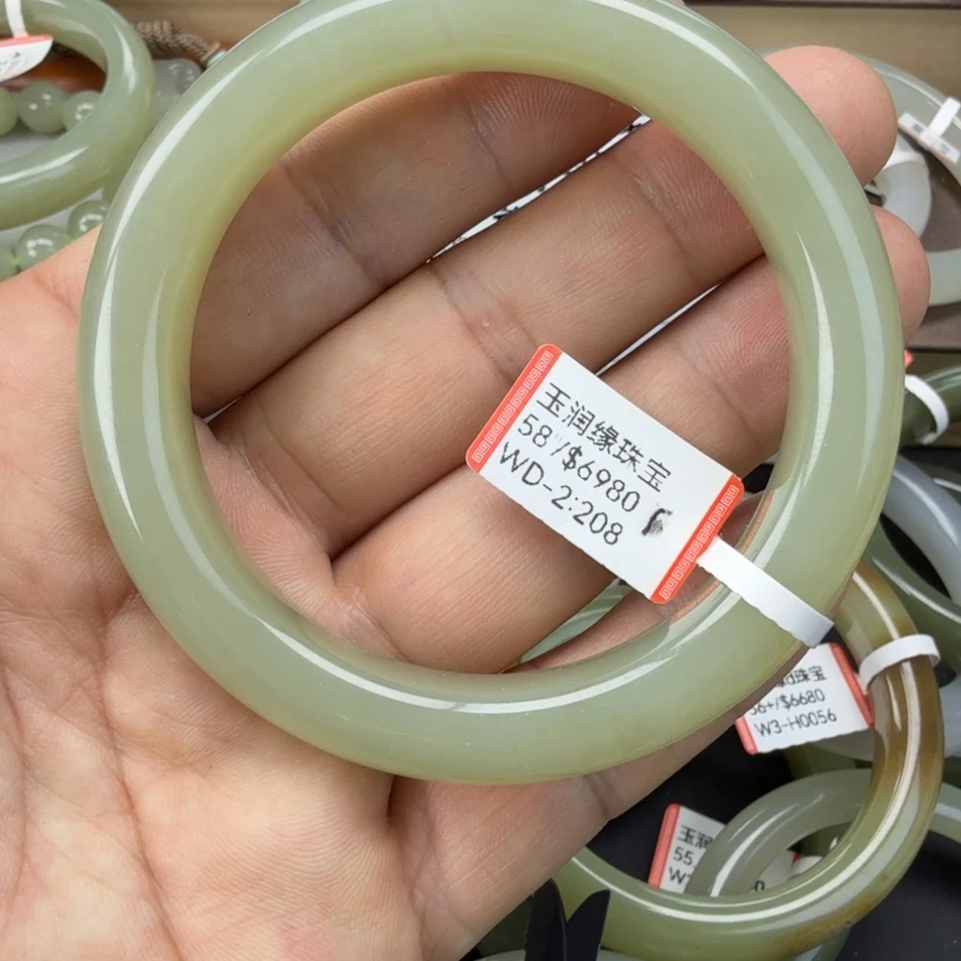 和田玉未镶嵌手镯