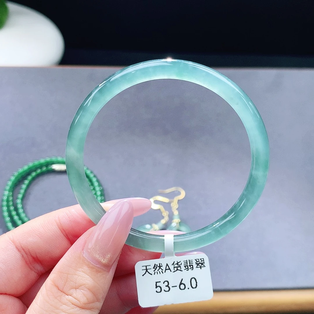 未镶嵌手镯（圆镯）翡翠