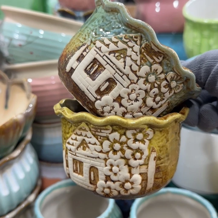 凑9块包邮，有孔，陶瓷花盆