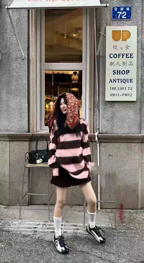 青青大码女装 秋季新款洋气百搭圆领粉色条纹长袖针织毛衣C6061