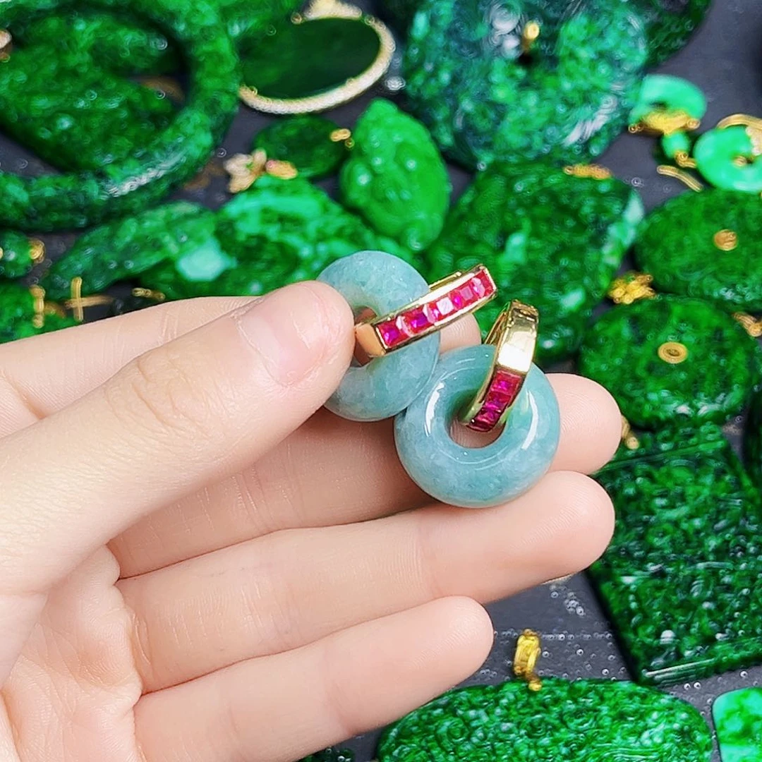 颈饰未镶嵌翡翠多样性