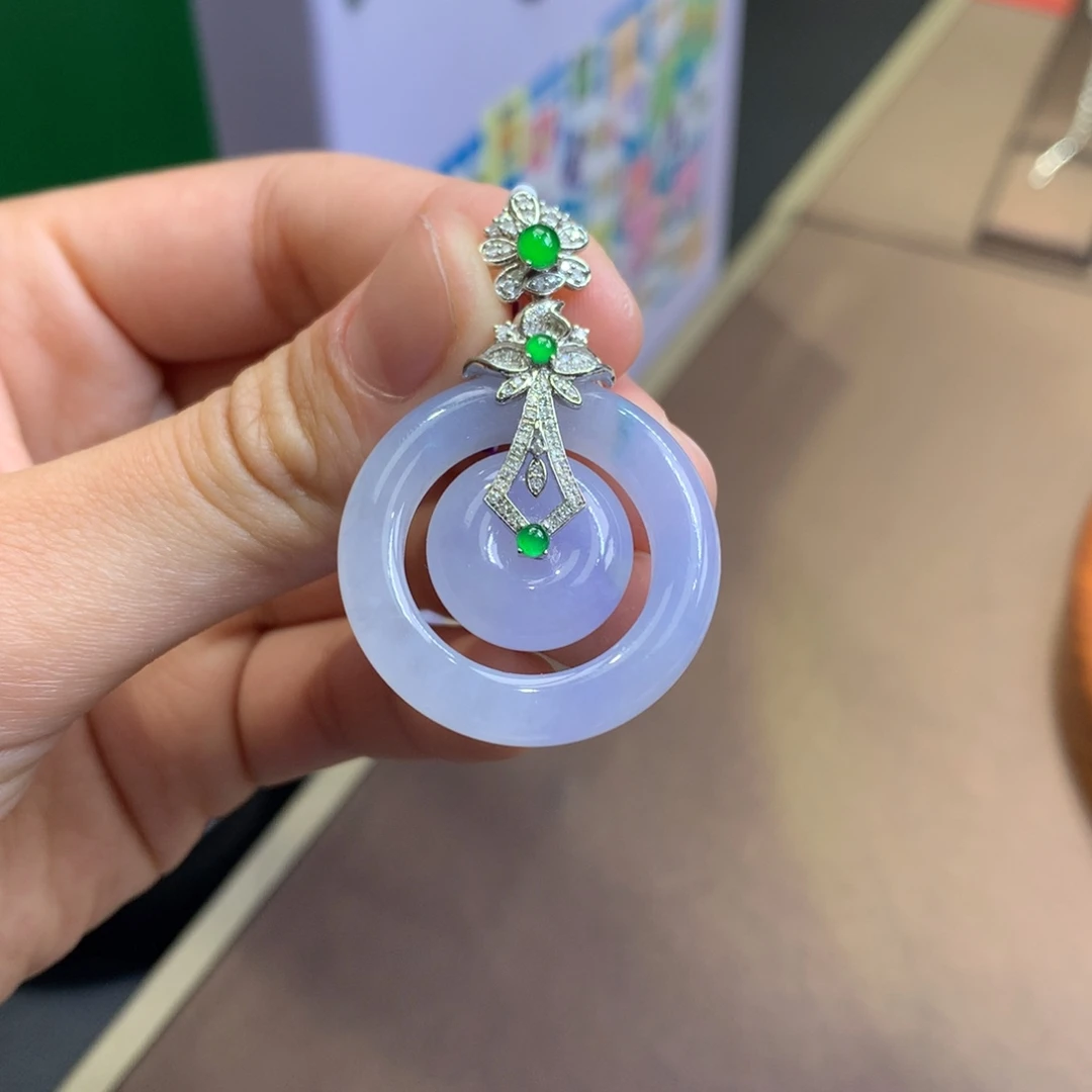翡翠18K金镶嵌颈饰翡翠