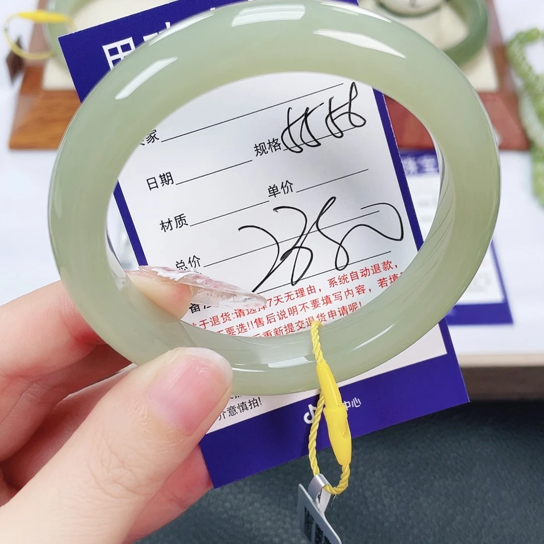 和田玉未镶嵌手镯