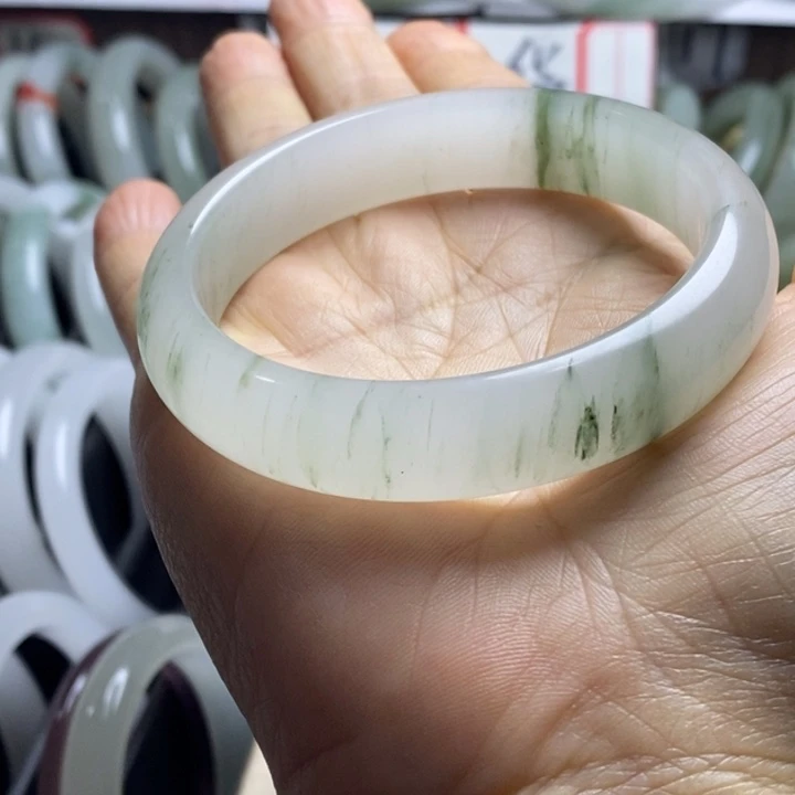 石英质玉（天山翠）未镶嵌手镯