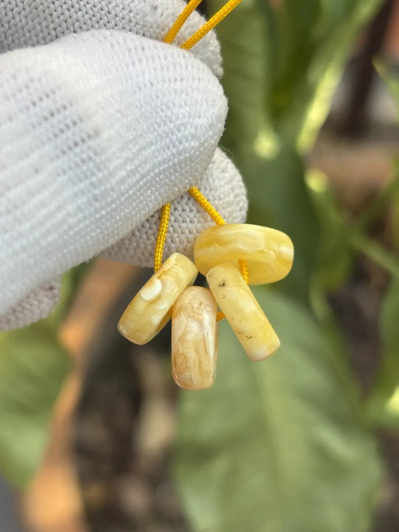 4053天然蜜蜡琥珀鸡油黄跑环diy小配饰内径5.2mm