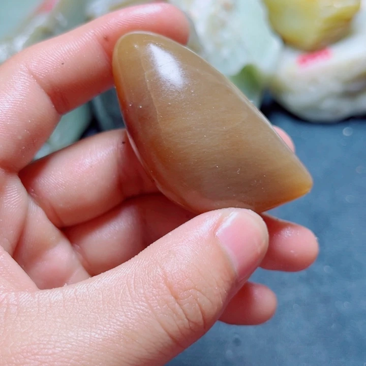 和田玉（糖玉）未镶嵌珠宝奇石