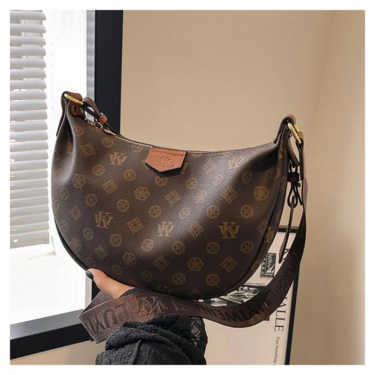 饺子包女2025爆款超火包包轻奢小众高级感印花宽肩带单肩斜挎女包