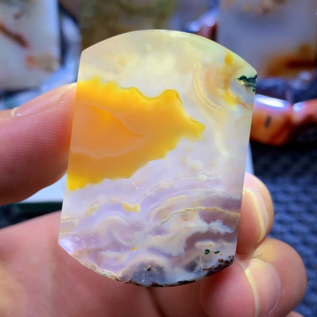 未镶嵌颈饰玛瑙/玉髓哈****?