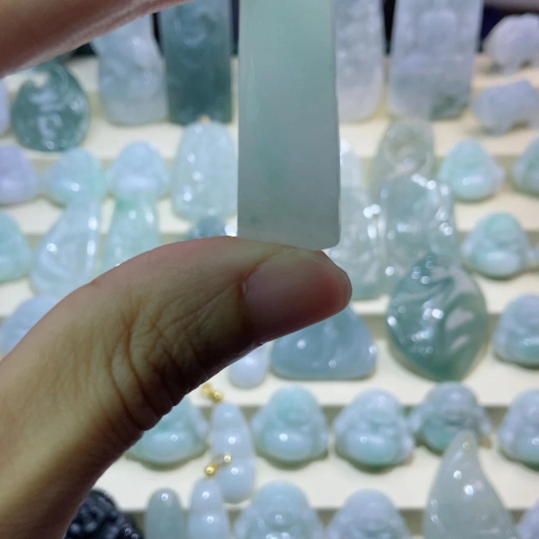 翡翠未镶嵌颈饰无事牌