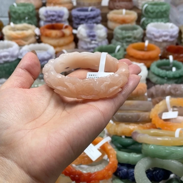 翩***舞石英质玉未镶嵌手镯