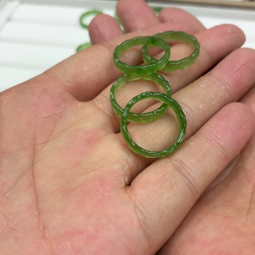 和田玉未镶嵌颈饰18圈口