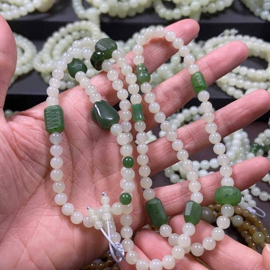 柏***春和田玉未镶嵌挂件