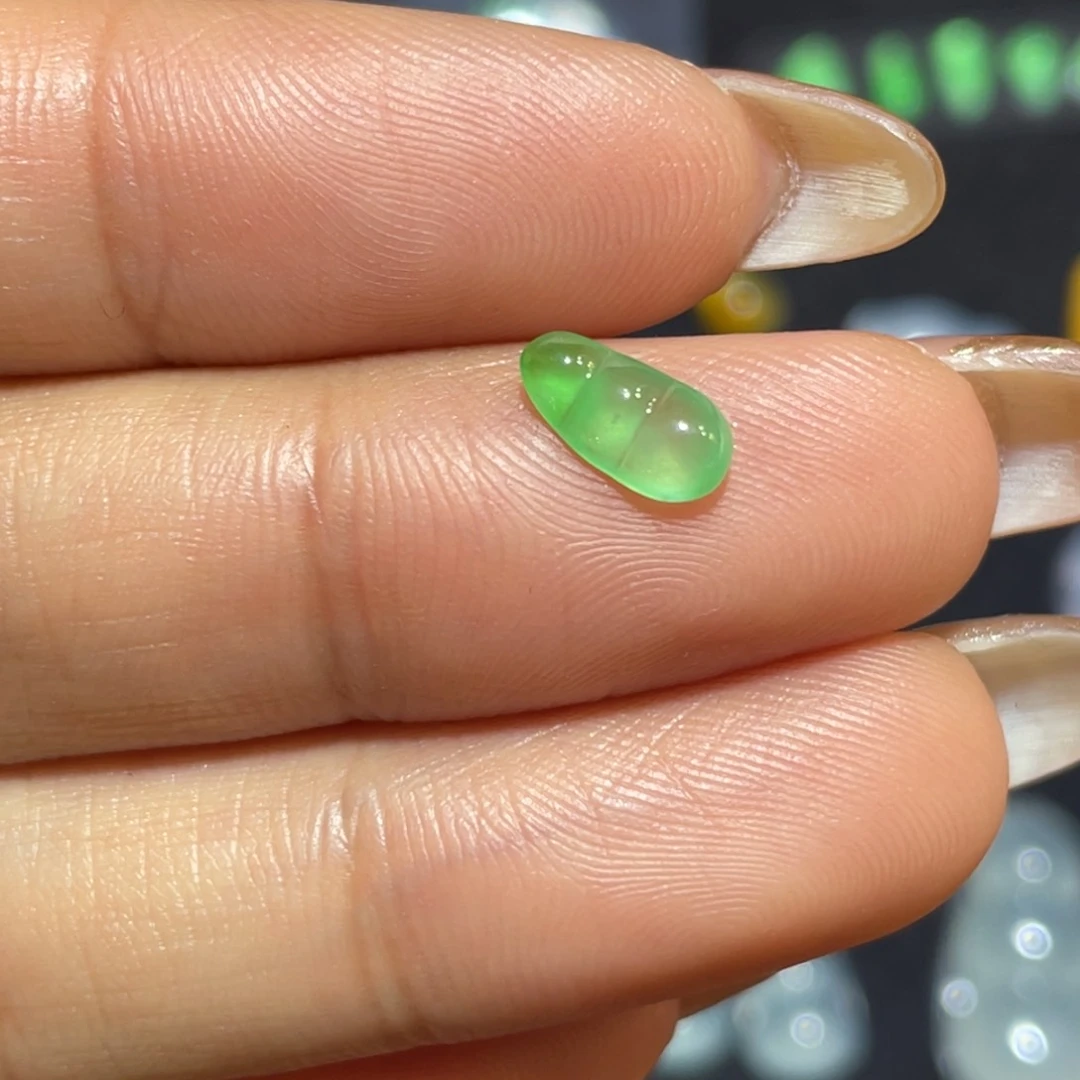 颈饰未镶嵌翡翠豆子