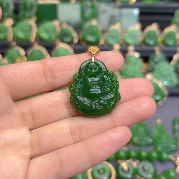 颈饰18K金镶嵌和田玉（碧玉）