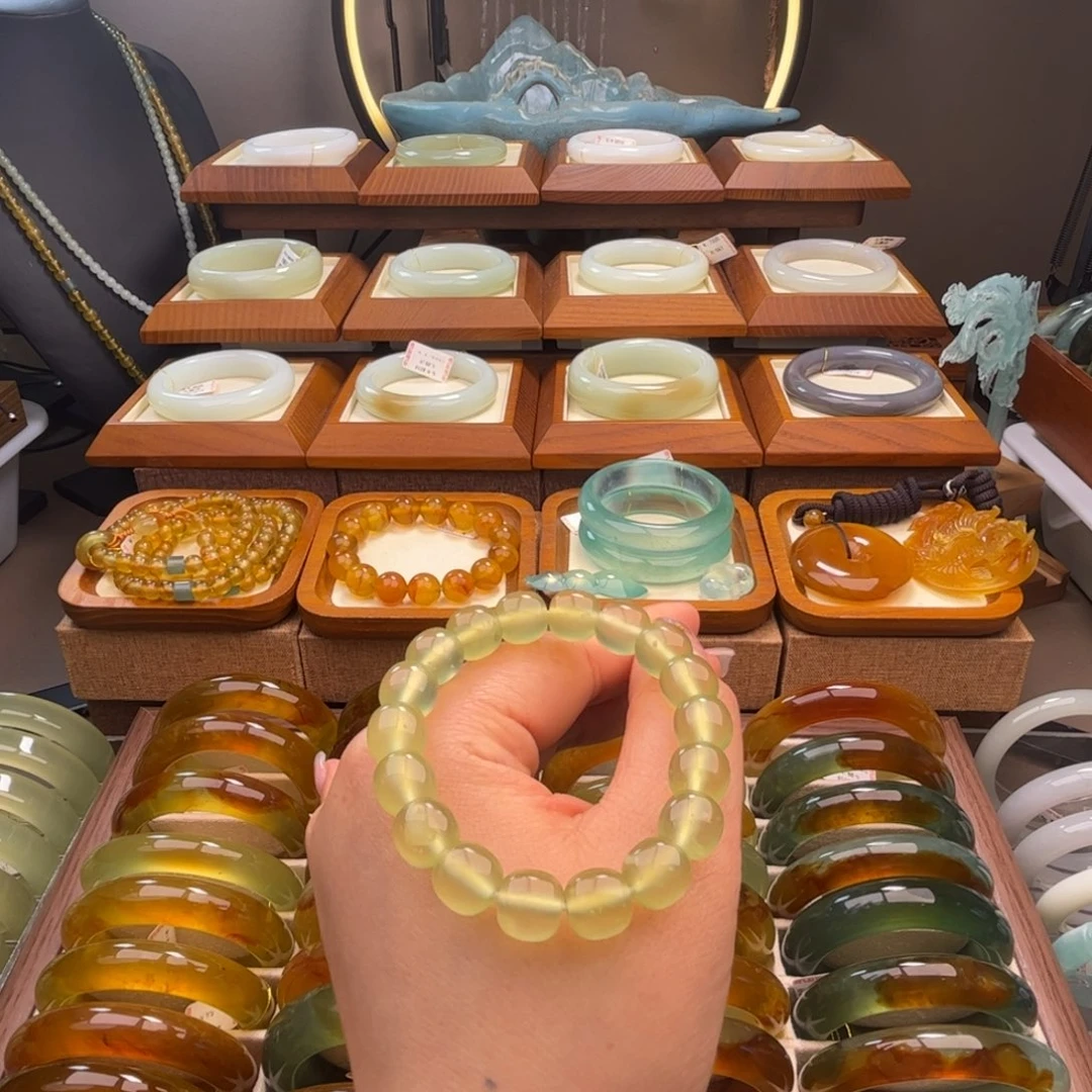 蛇纹石玉未镶嵌卡10