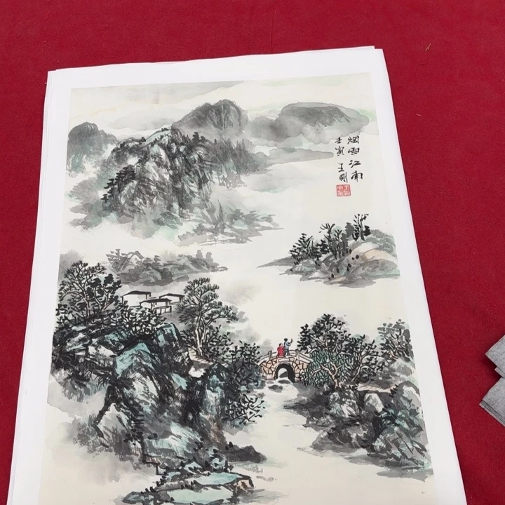 国画花鸟等图案为一体而成
