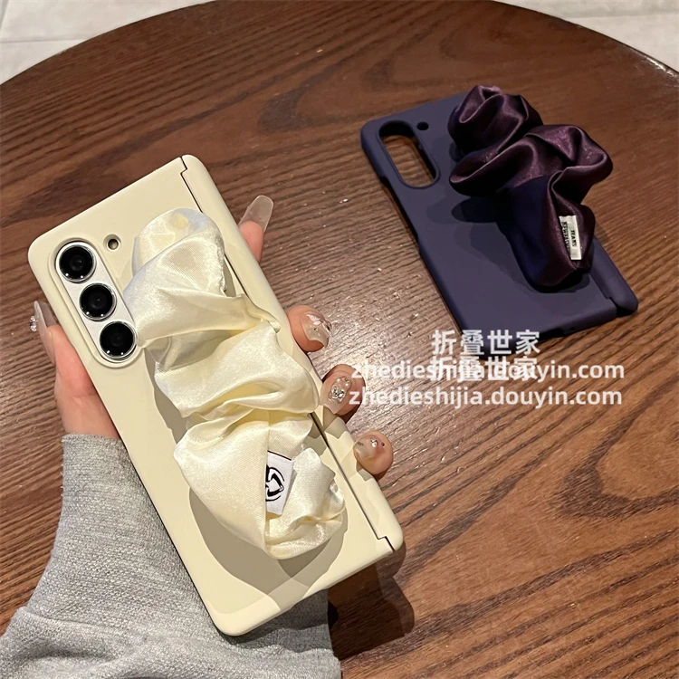 适用三星zfold5/6手机壳w24纯色丝巾腕带zfold4全包w23带中轴保护