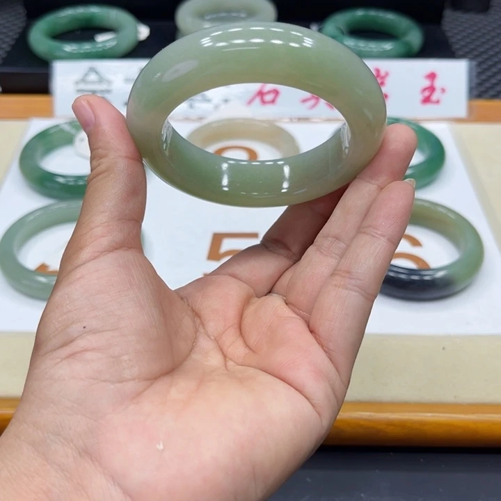 石英质玉手镯未镶嵌小*i