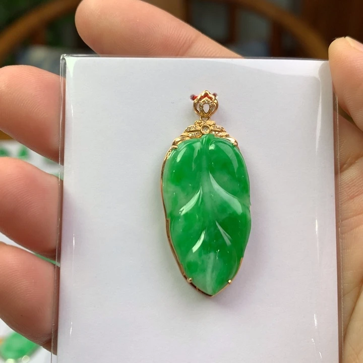 翡翠18K金镶嵌颈饰翡翠吊坠