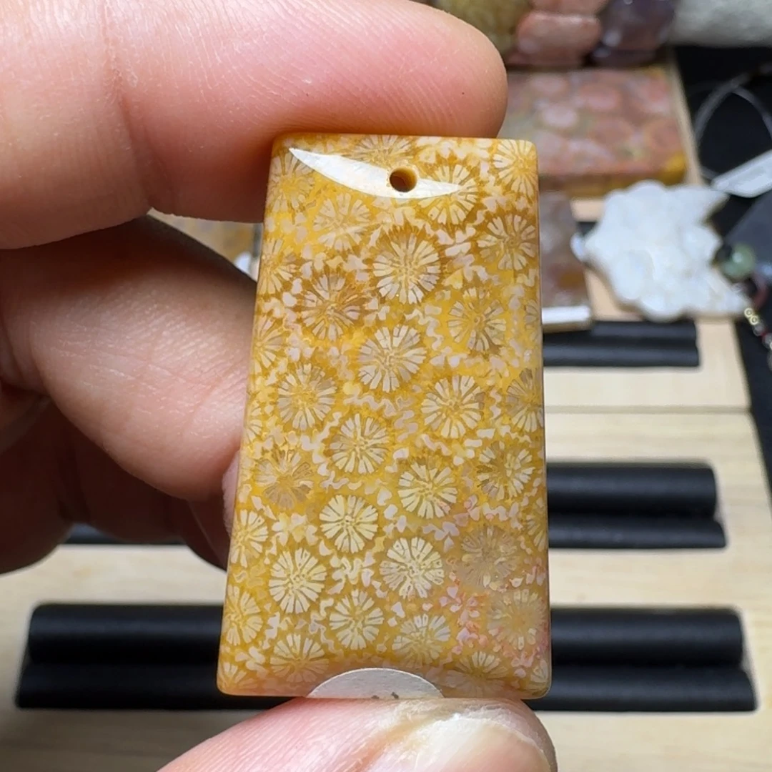 未镶嵌纯天然色有机玉石保真色硅化玉