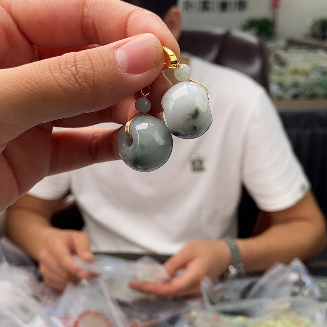 颈饰未镶嵌翡翠颜色多样性发拍一发一