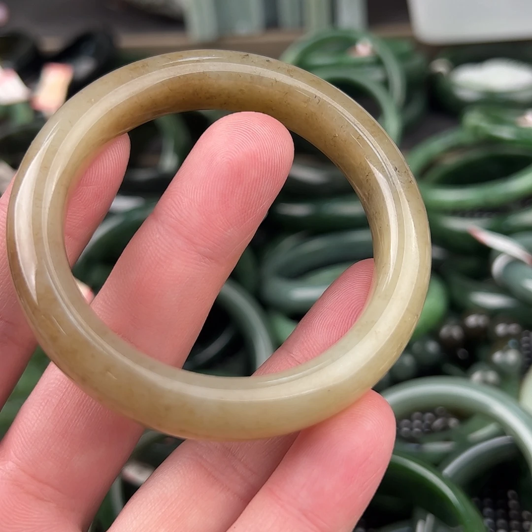 小***儿和田玉未镶嵌手镯