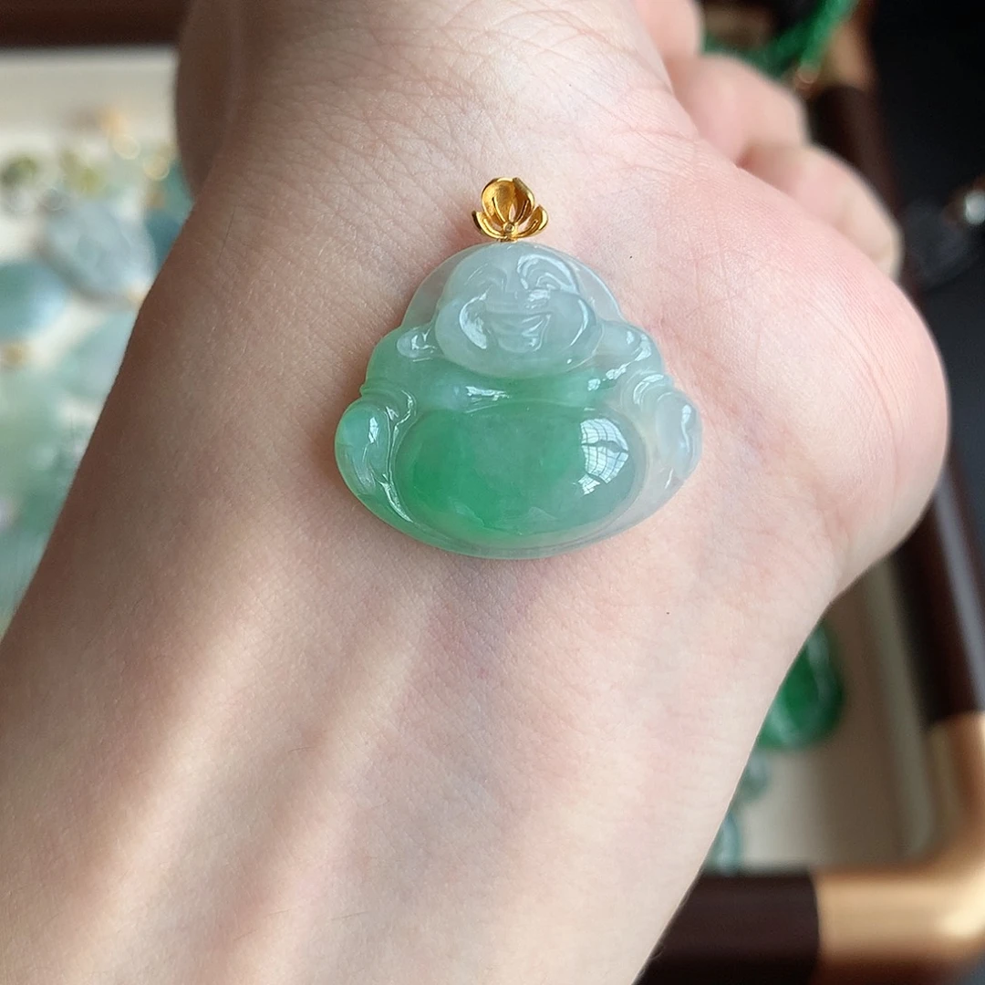 颈饰18K金镶嵌翡翠