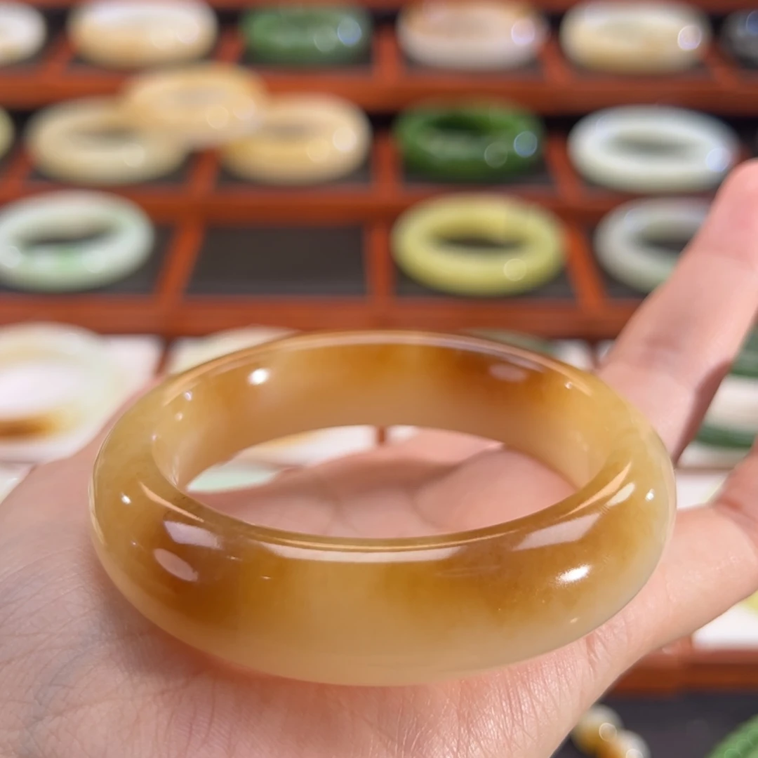 和田玉（糖玉）未镶嵌手镯奶盖金红糖