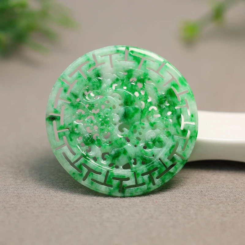 #H598飘辣绿天然A货翡翠镂空福寿雕花大圆牌吊坠花片