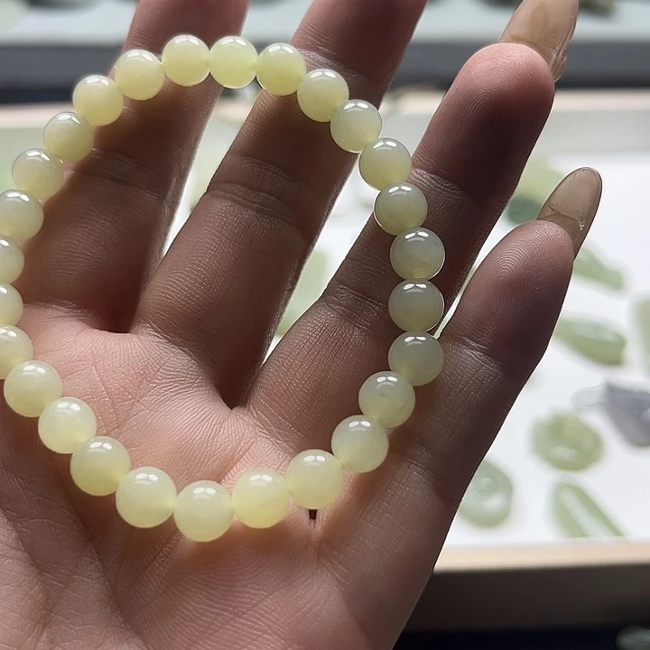 虎***婷颈饰未镶嵌和田玉
