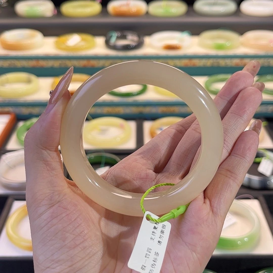 未镶嵌手镯和田玉冰胶温柔粉