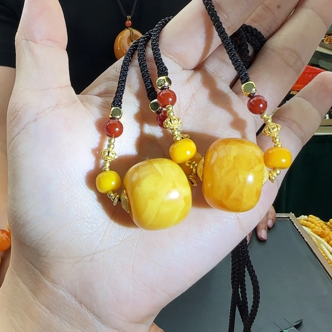 琥珀未镶嵌颈饰多样性发其一