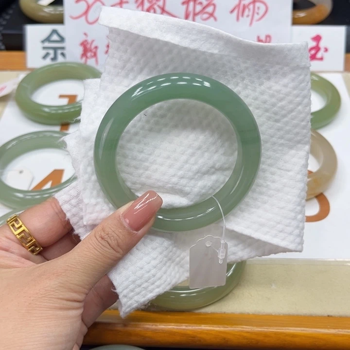 未镶嵌手镯石英质玉狮***我