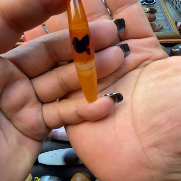 剑***看未镶嵌天然缠丝玛瑙玛瑙/玉髓