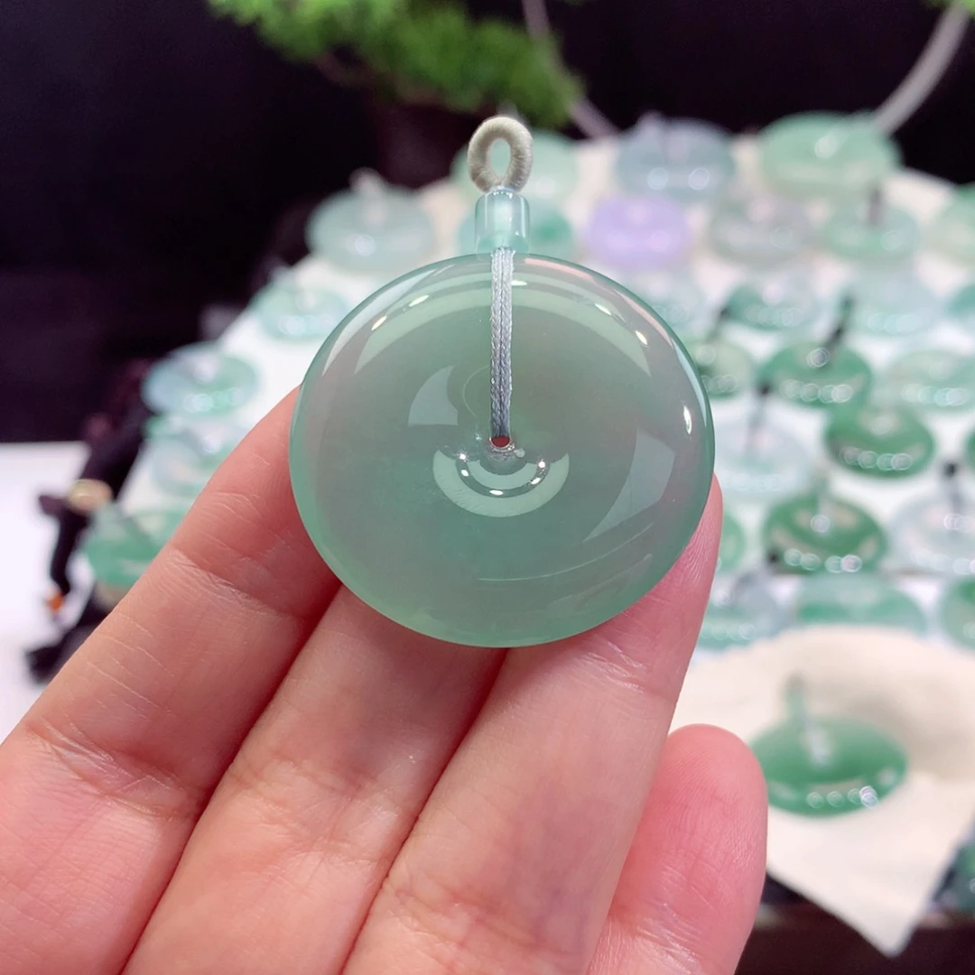 颈饰未镶嵌翡翠平安扣