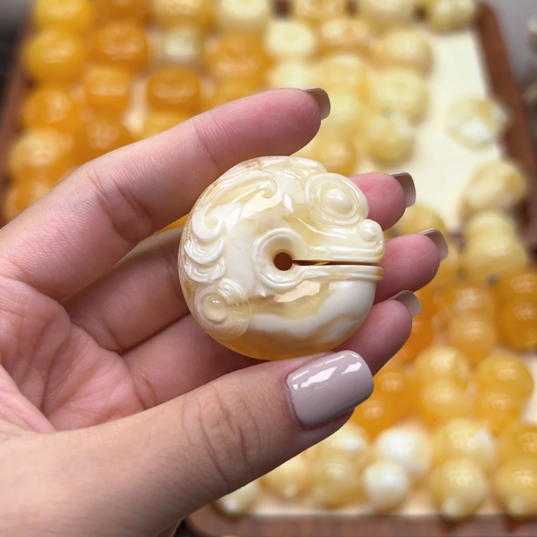 添***贝琥珀未镶嵌颈饰蜜蜡