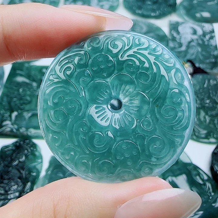 翡翠未镶嵌颈饰多样性发货天然的A货翡翠