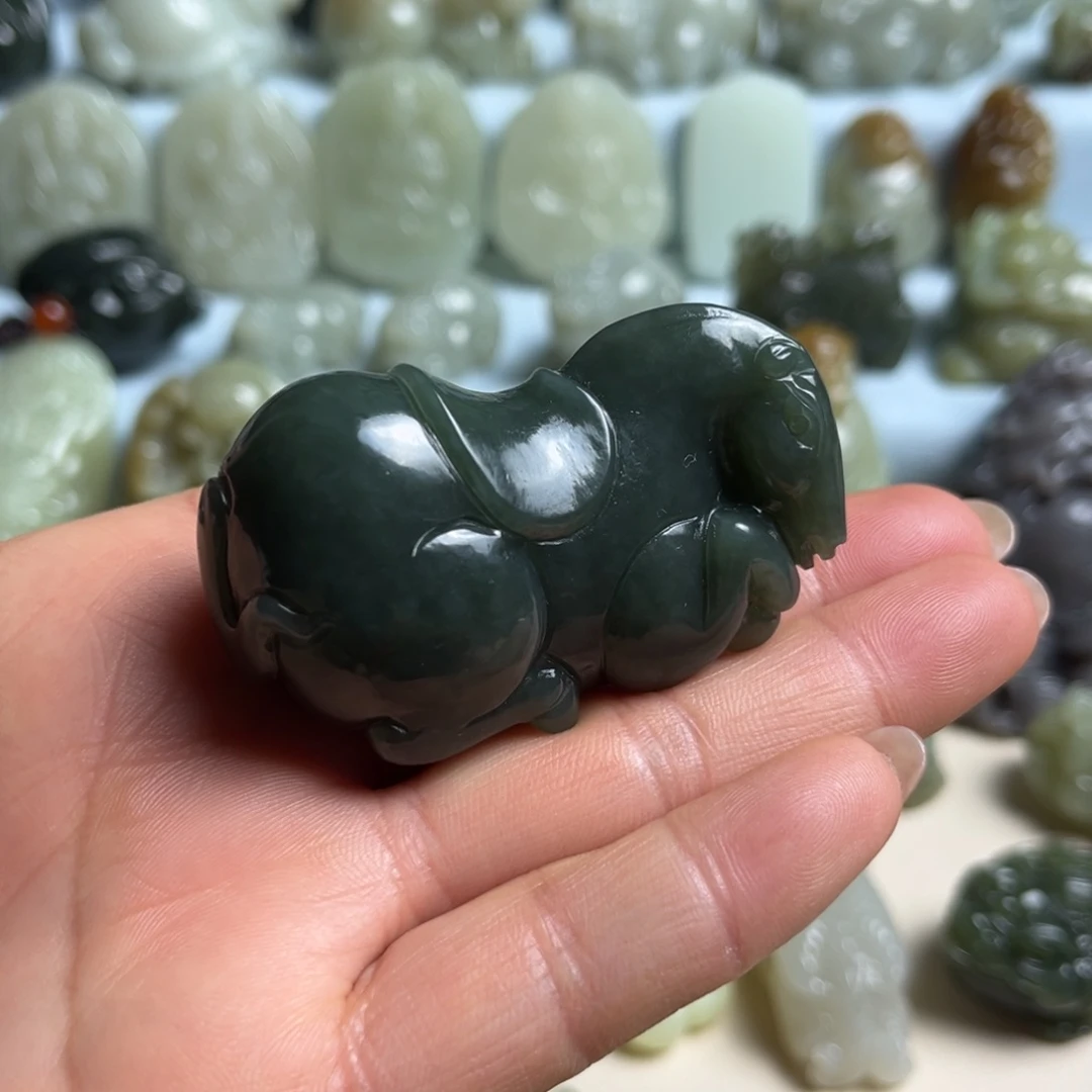 和田玉未镶嵌把件