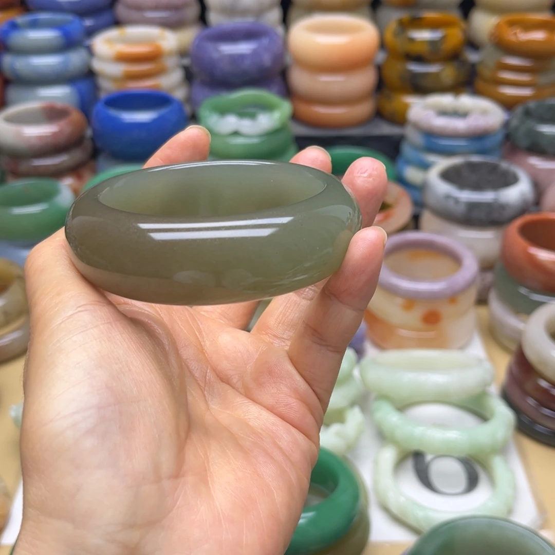 暖***夏石英质玉未镶嵌手镯