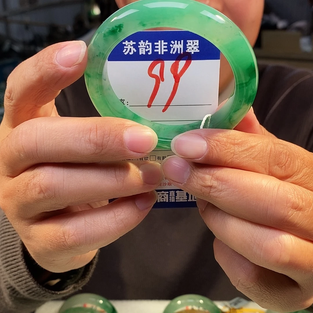 石英质玉（非洲翠）未镶嵌手镯