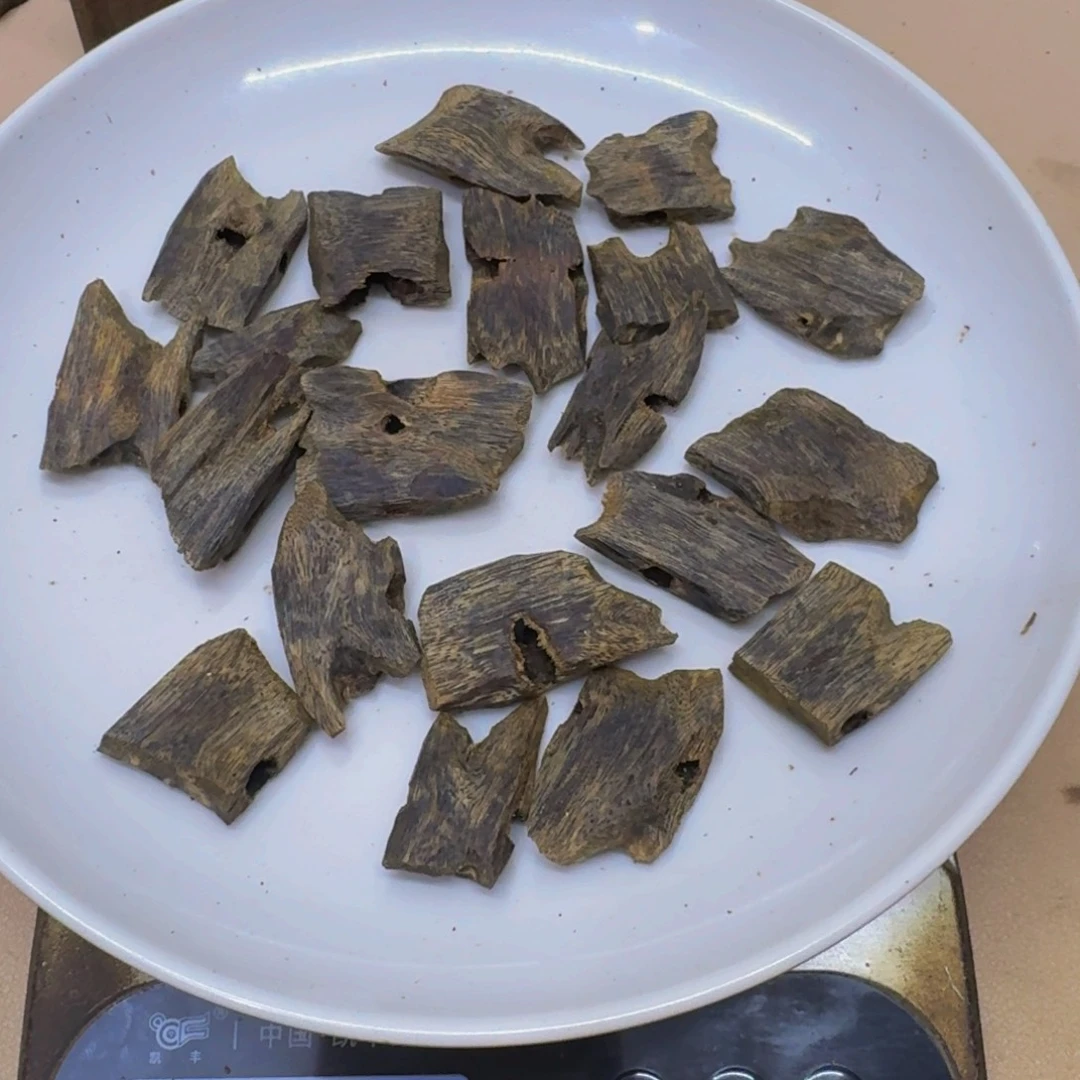 沉香碎屑沉香油叶子高油块料50克