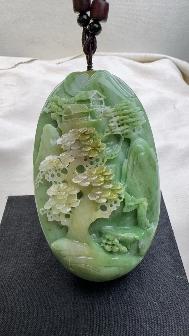 南阳独玉手把件绿白色俏色巧雕做工精细长98宽58厚48送人自用