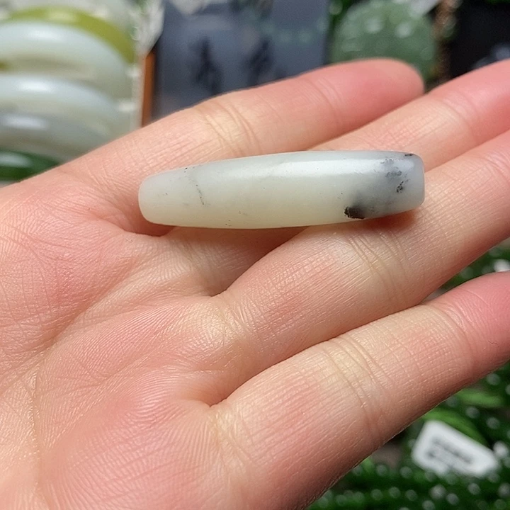 小***香和田玉未镶嵌颈饰