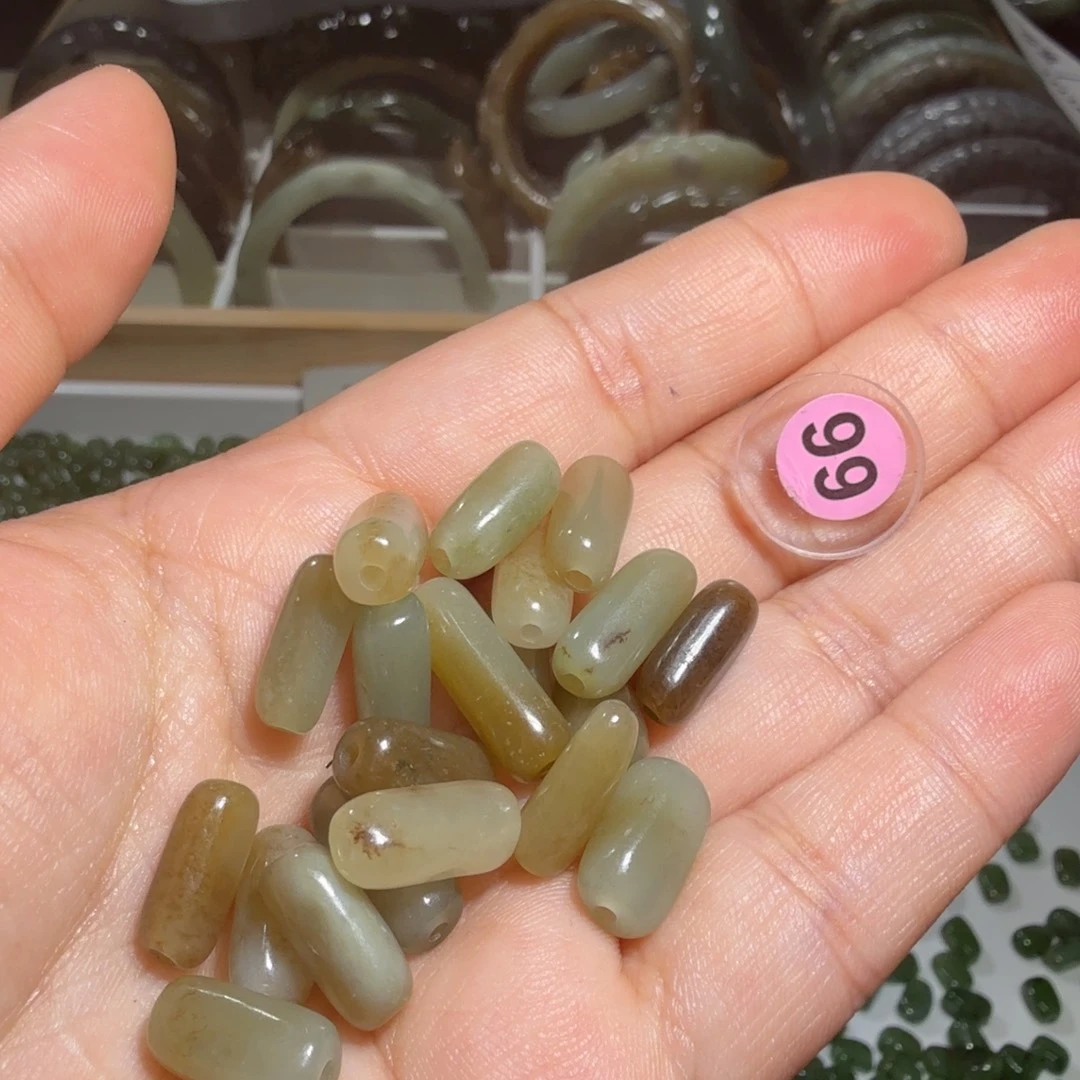 和田玉未镶嵌珠宝奇石