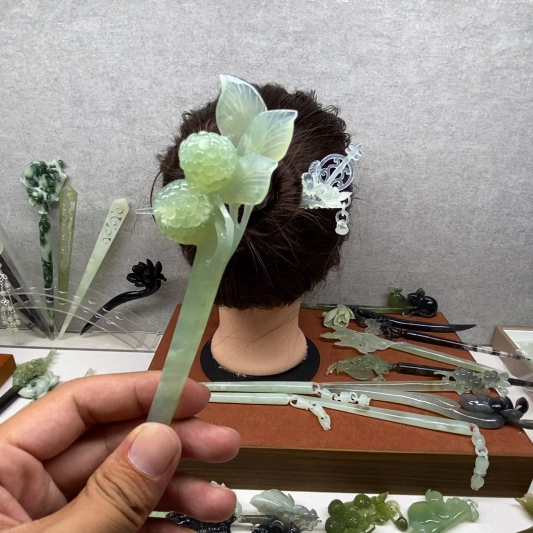 莫***回蛇纹石玉未镶嵌发簪